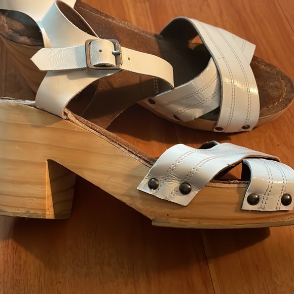 Urban Outfitters wooden clog sandals. Size 8 - Picture 3 of 9